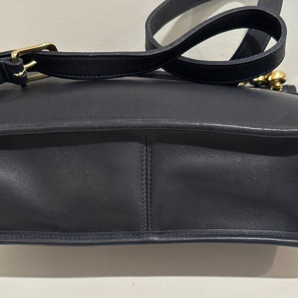 Coach Vintage Navy Leather Station Bag. - Picture 4 of 4